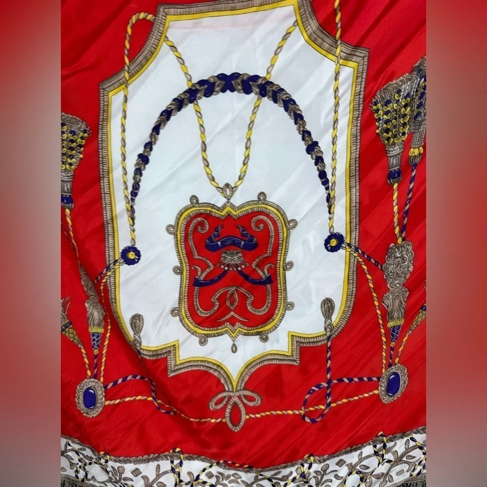 SUNKYUNG SA scarf. Royalty theme. Red green